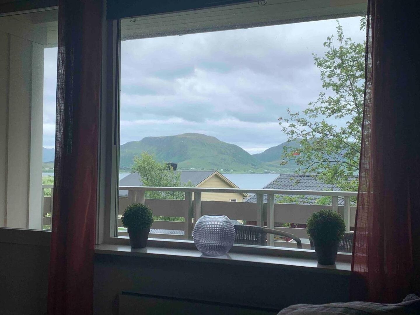 Leilighet Med Balkong Og Havutsikt Pa Napp. Exterior foto